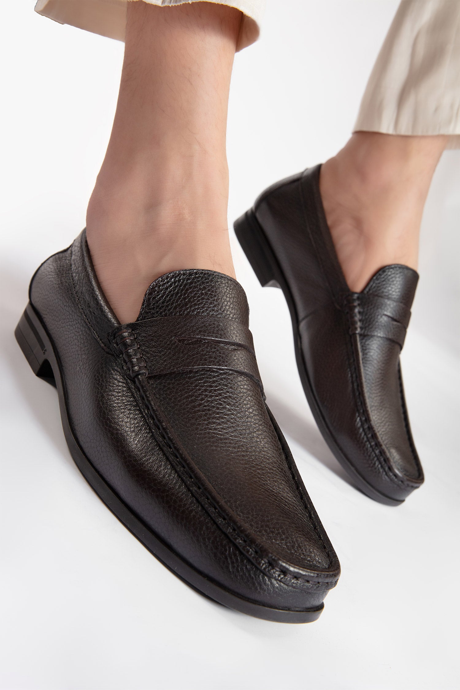 Mens leather moc shoes in dark brown colour with rubber sole by JULKE