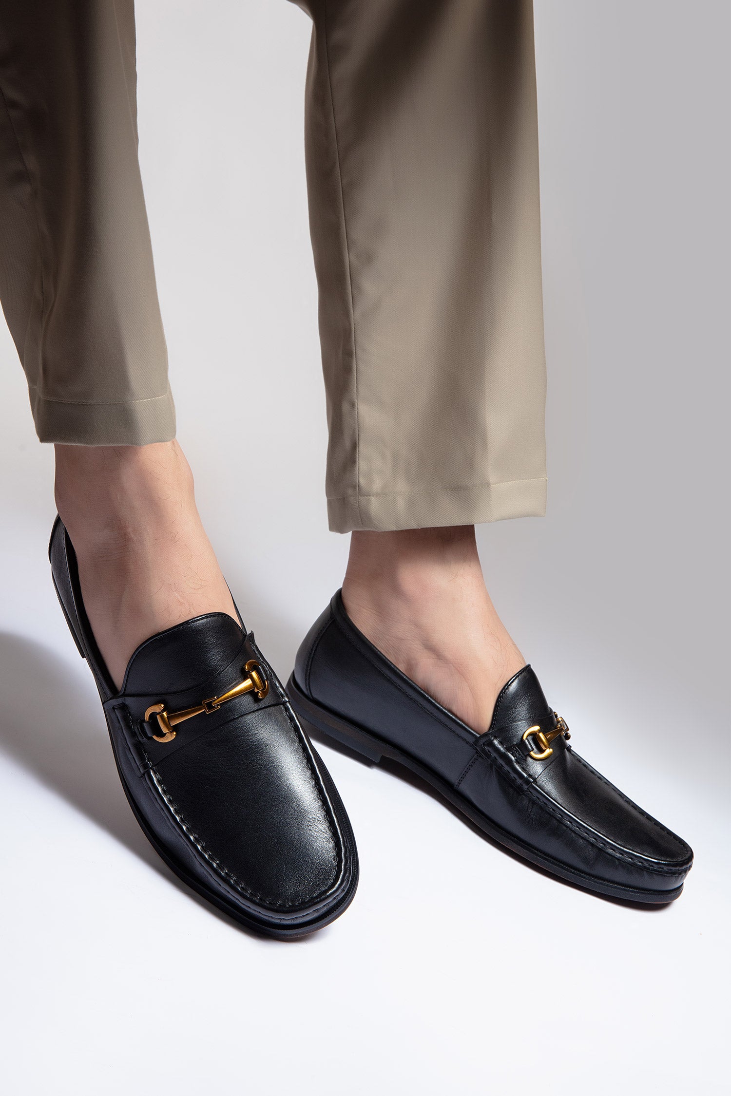 Mens leather moc shoes in dark red colour with gold horse-bit buckle by JULKE