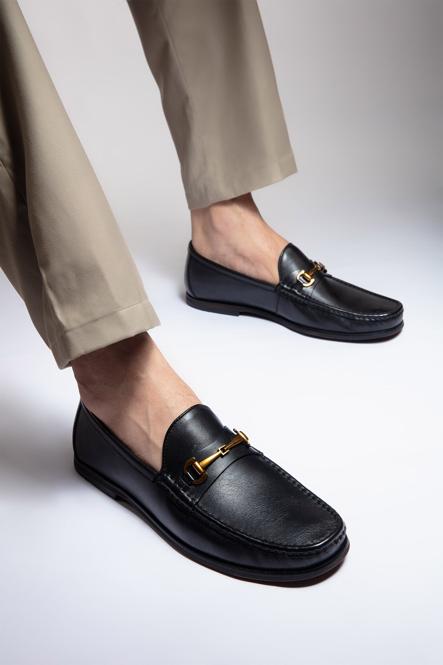 Mens leather moc shoes in dark red colour with gold horse-bit buckle by JULKE