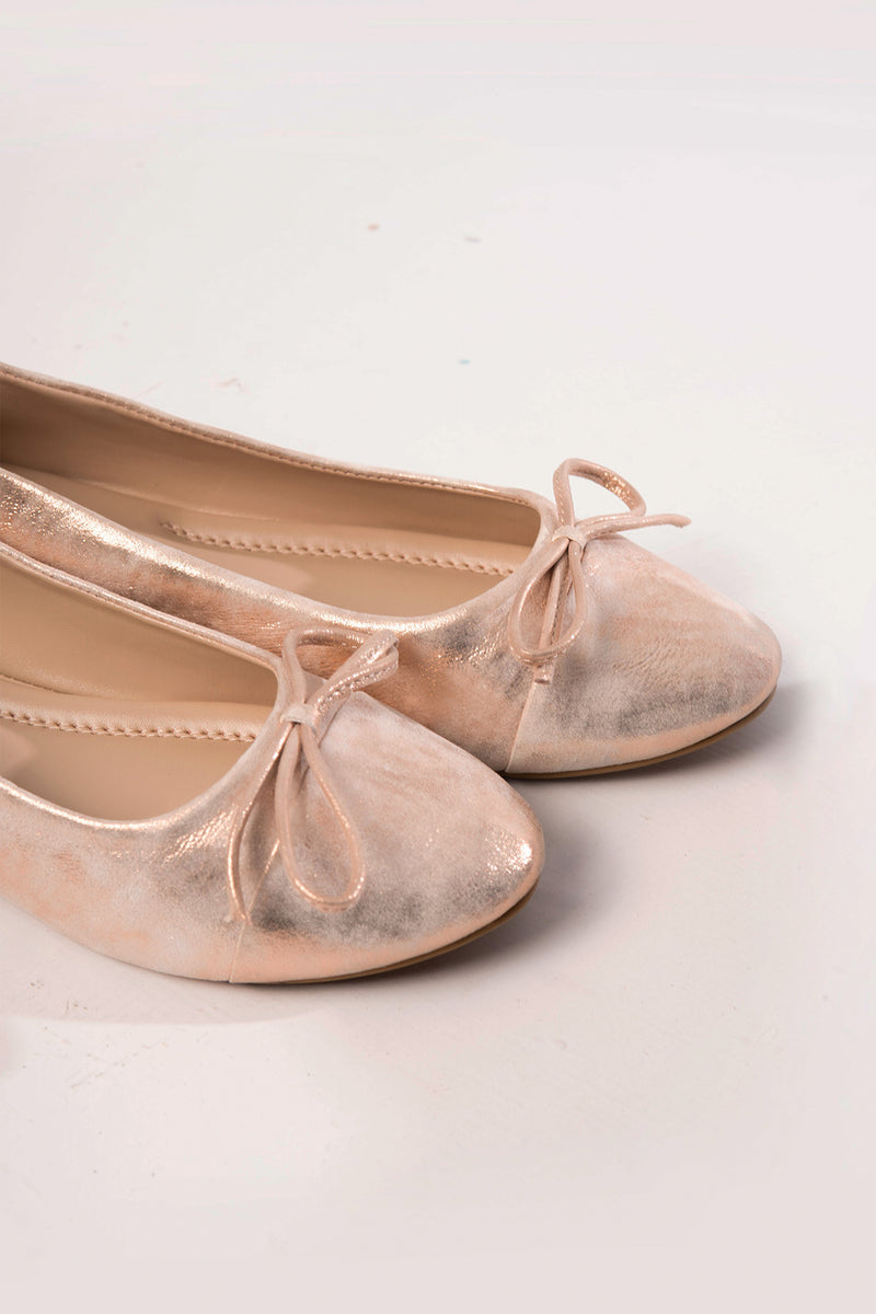 Womens leather flat ballerina pumps in light pink colour with shiny texture and bow by JULKE 