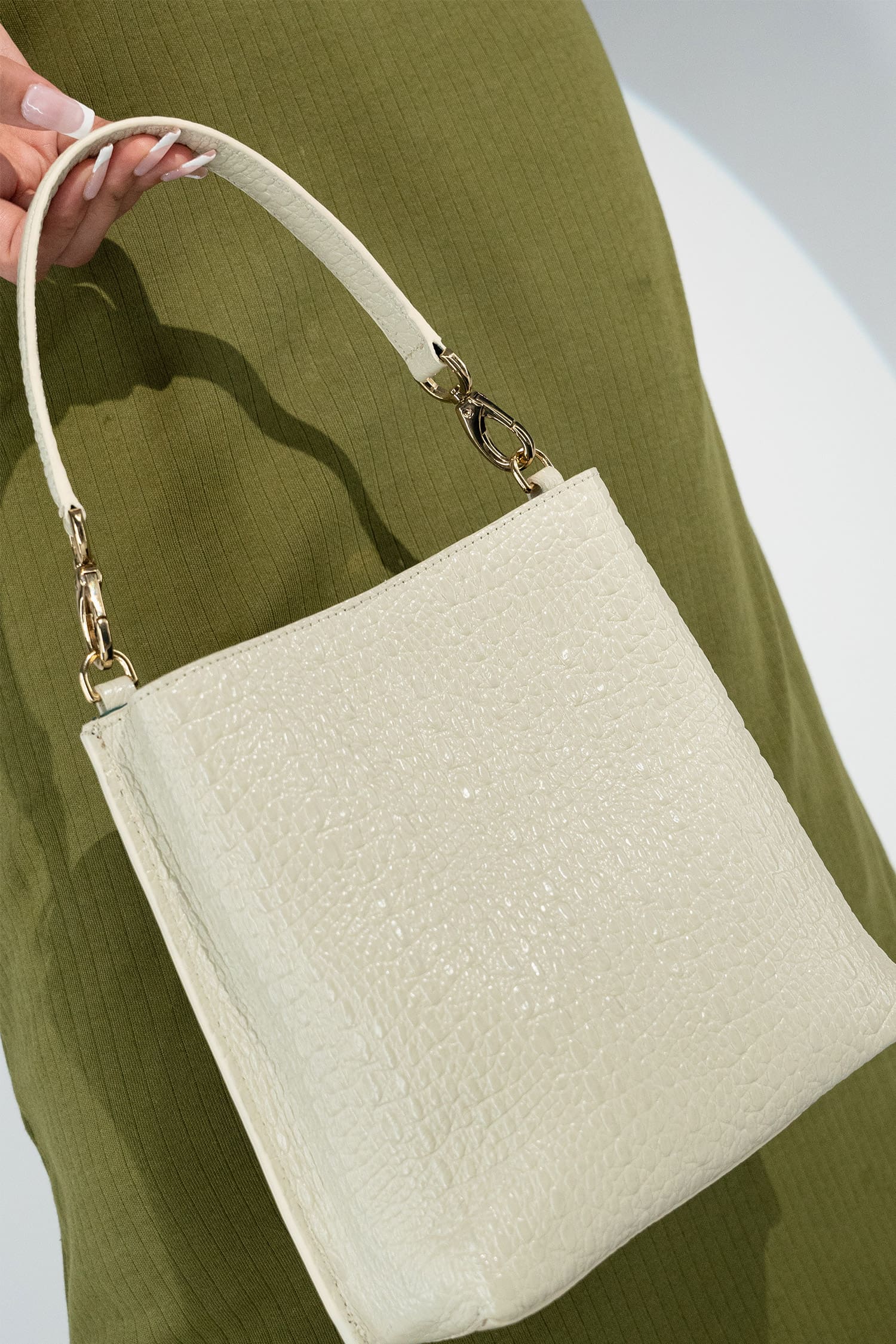 Women's leather bucket bag in off white colour with 3D texture and detachable shoulder strap by JULKE