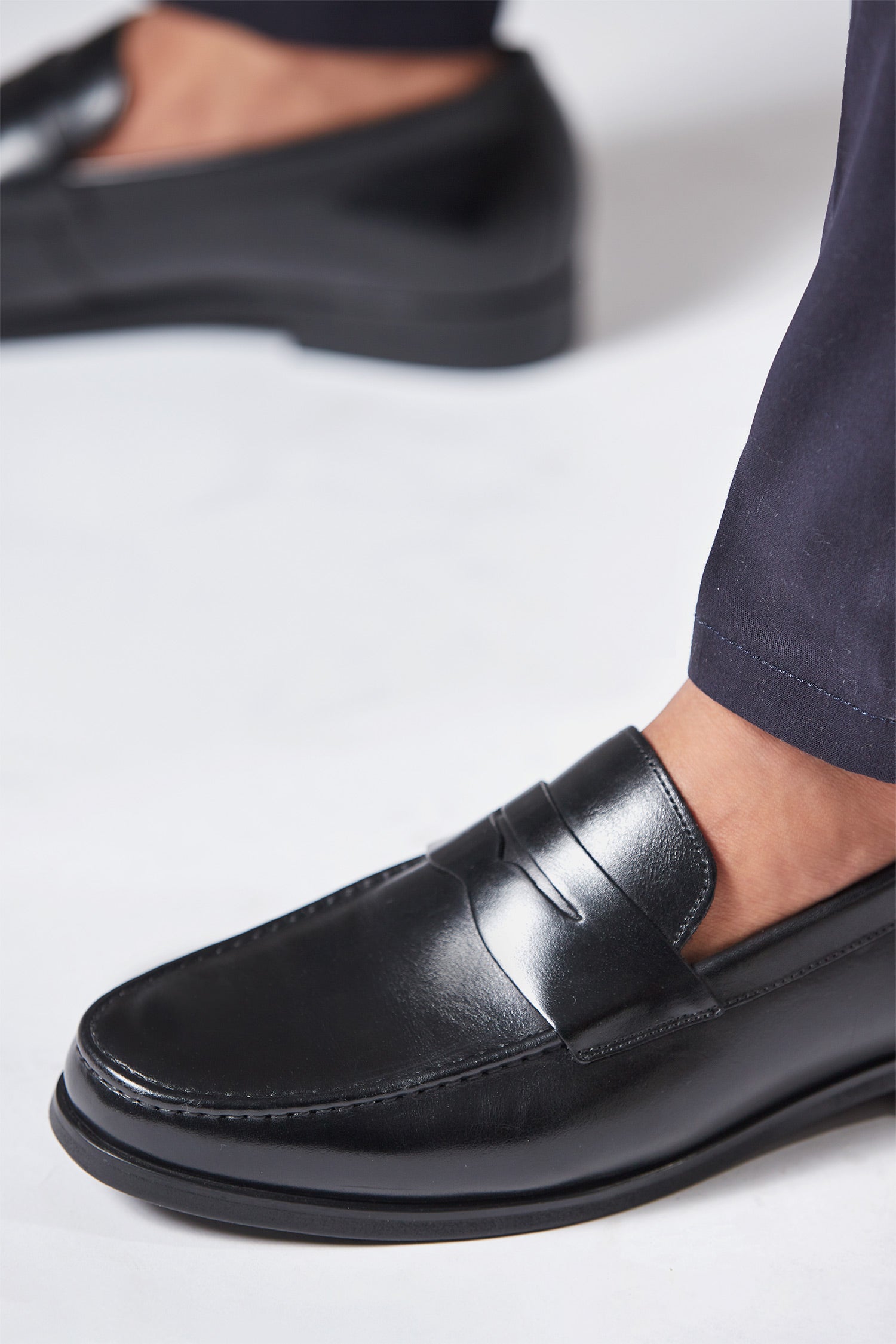 Mens original leather shoes in black colour by JULKE