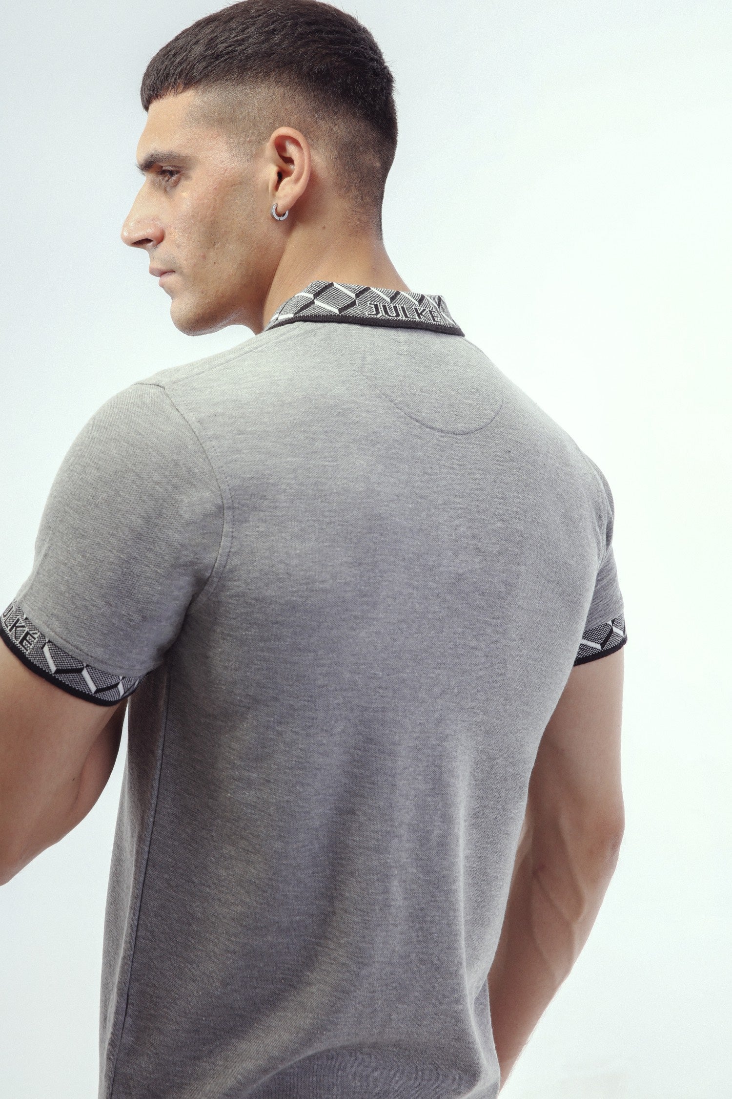 Mens polo shirt in light grey with collar bone by JULKE