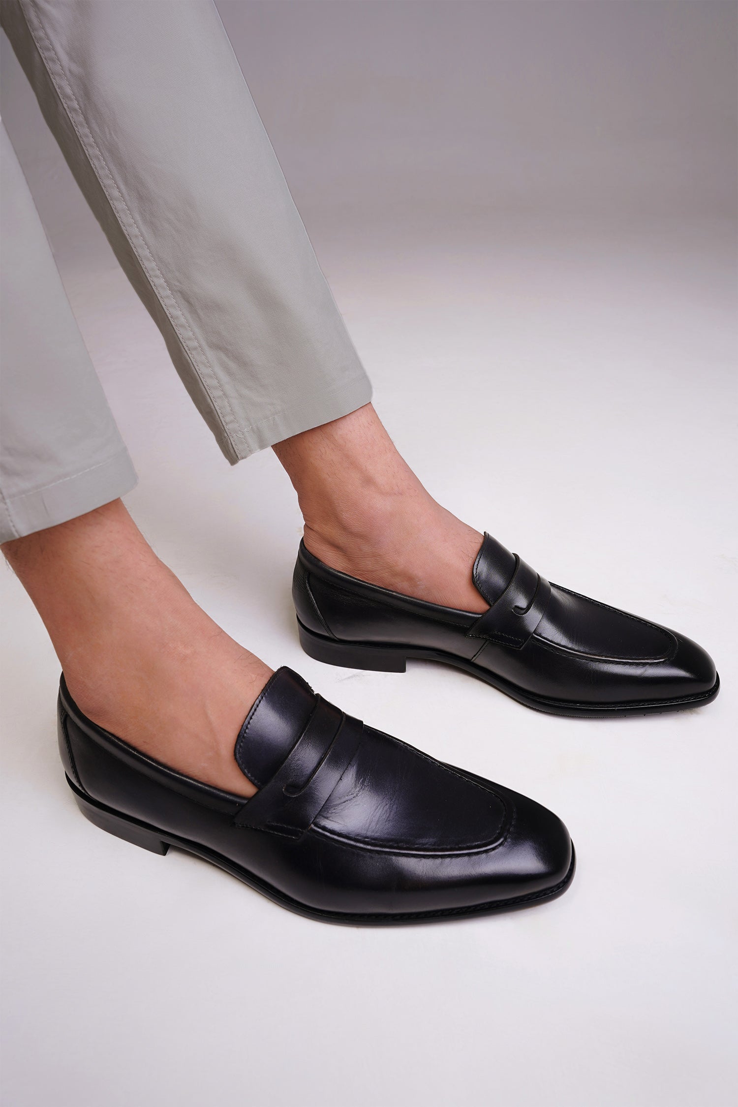 Mens original leather shoes in black colour with two tone by JULKE