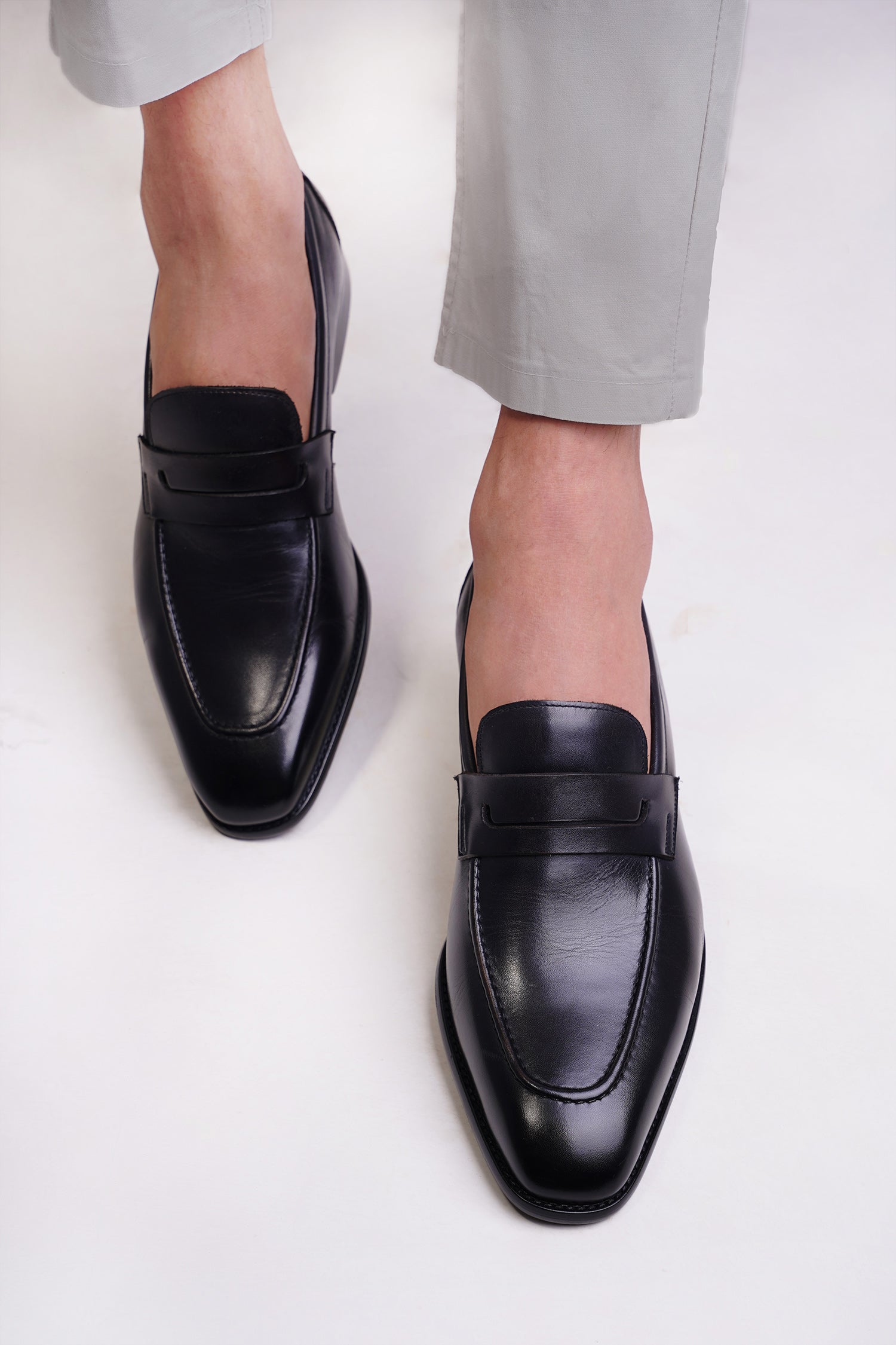 Mens original leather shoes in black colour with two tone by JULKE
