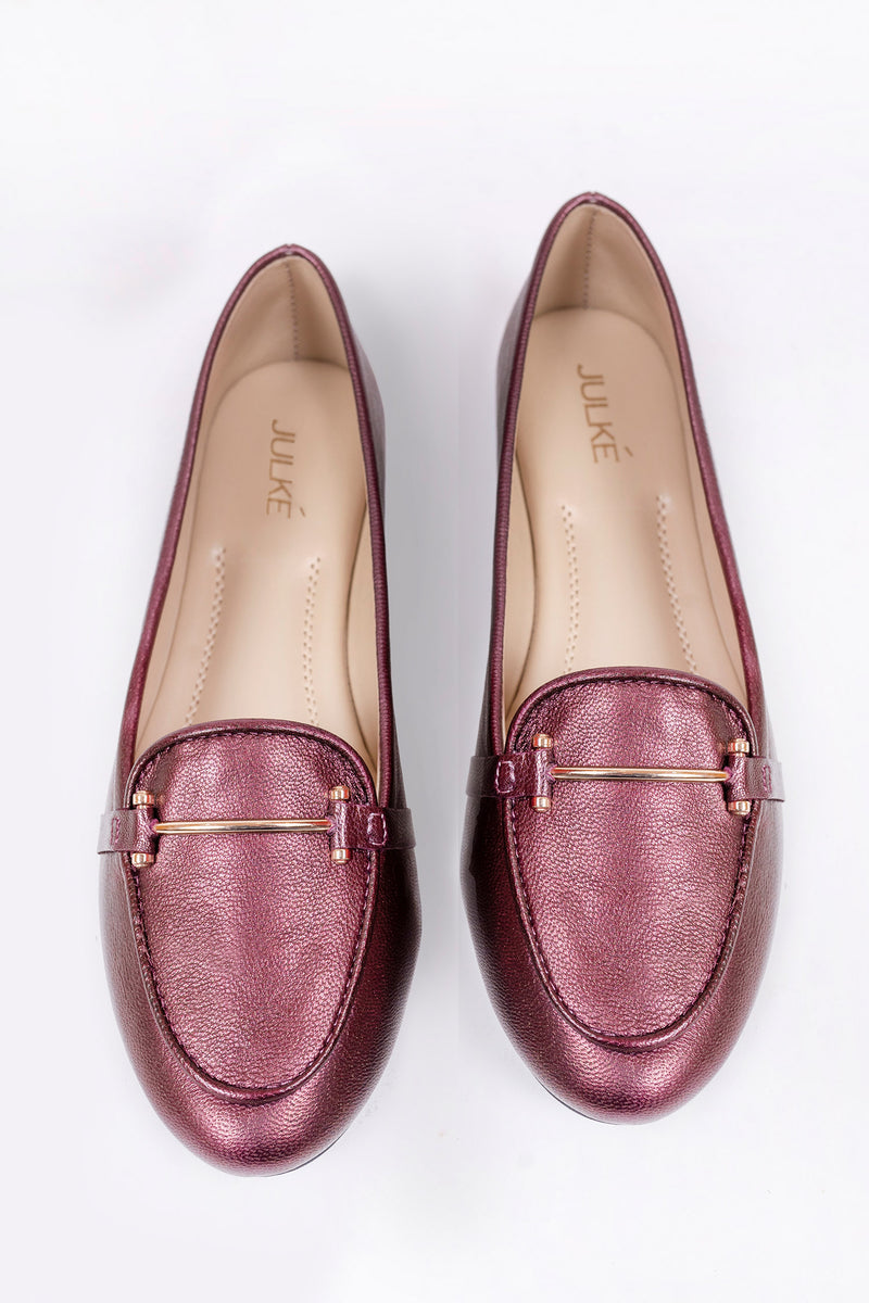 Women leather shoes in plum colour with gold horsebit buckle by JULKE