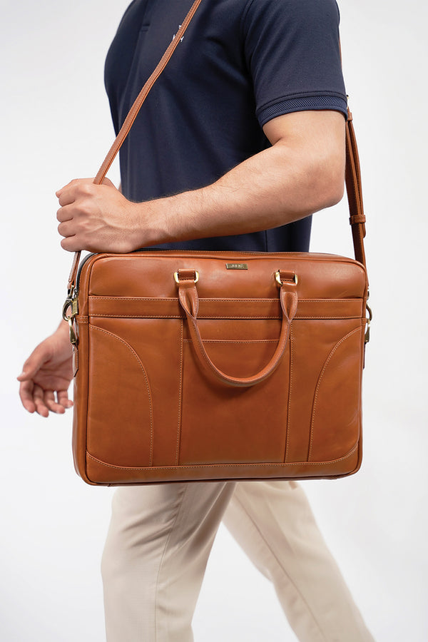 Mens original leather classic laptop bag in tan colour with shoulder strap by JULKE