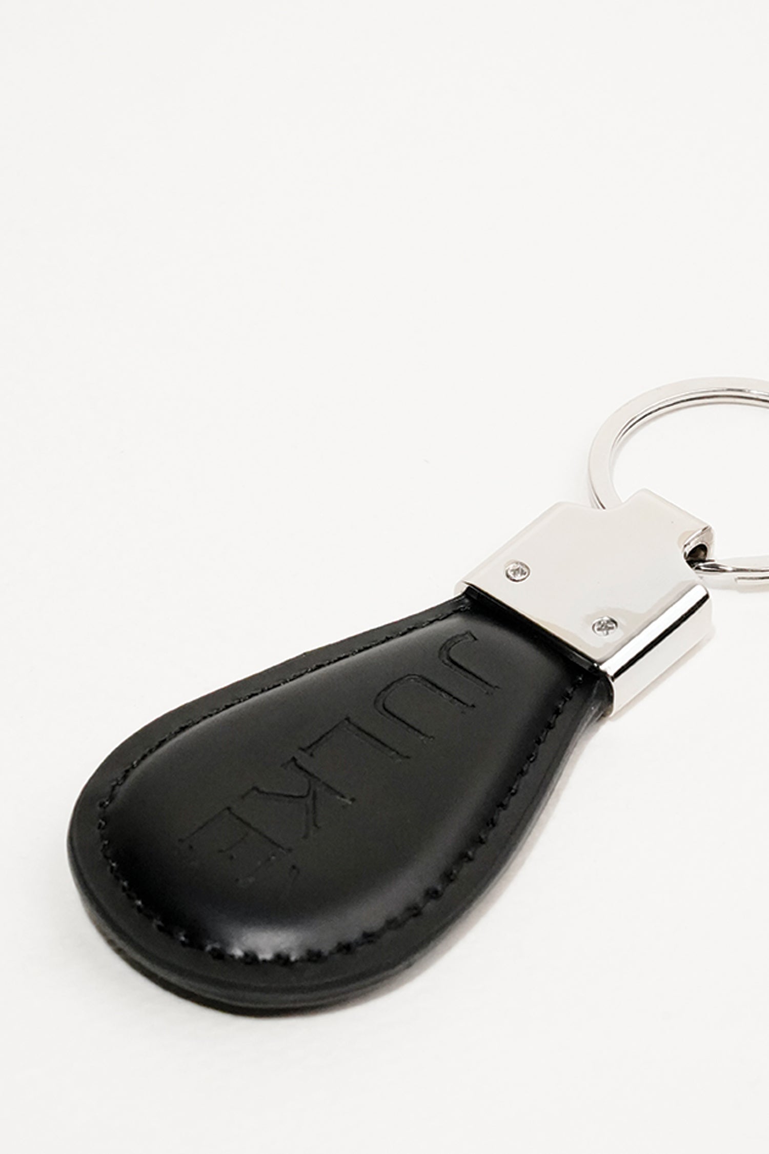Leather key chain in black colour in round shape and metal ring by JULKE