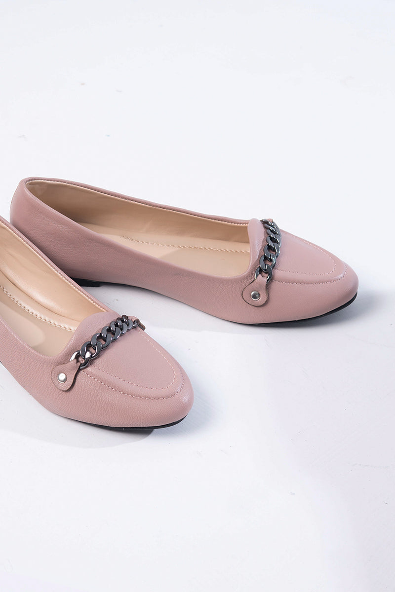 Womens leather flat pumps in pink colour with chain buckle by JULKE 