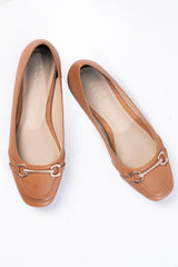 Women leather flat pumps in tan colour with square toe and metal gold horsebit buckle by JULKE
