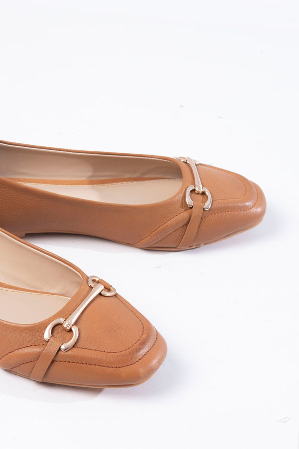 Women leather flat pumps in tan colour with square toe and metal gold horsebit buckle by JULKE