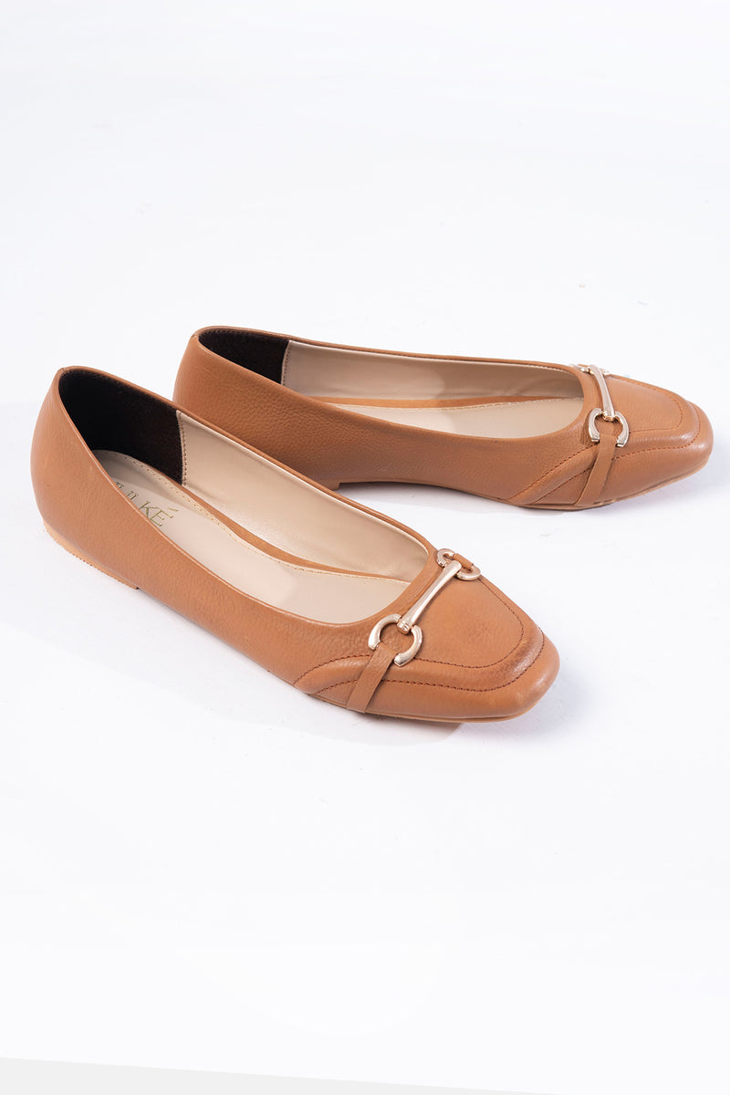 Women leather flat pumps in tan colour with square toe and metal gold horsebit buckle by JULKE