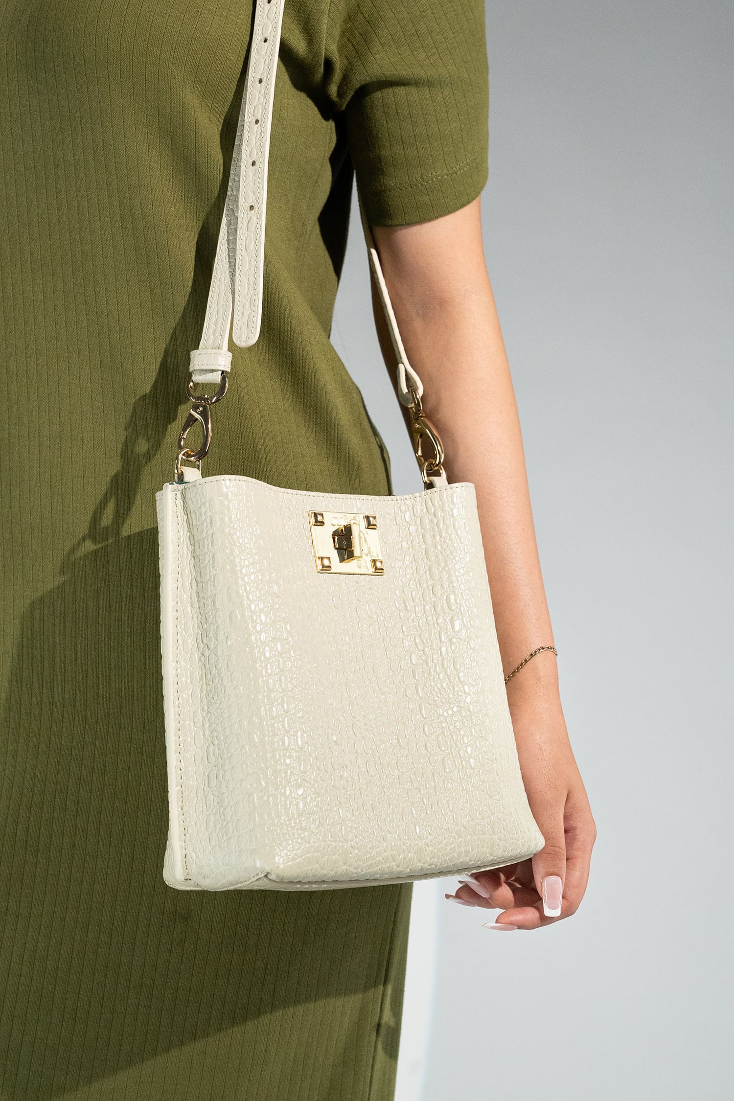 Women's leather bucket bag in off white colour with 3D texture and detachable shoulder strap by JULKE