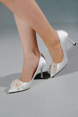 Women heels in white colour in satin with pearl brooch by JULKE