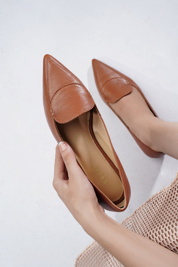 Womens pointed toe flat pump in peanut brown colour by JULKE