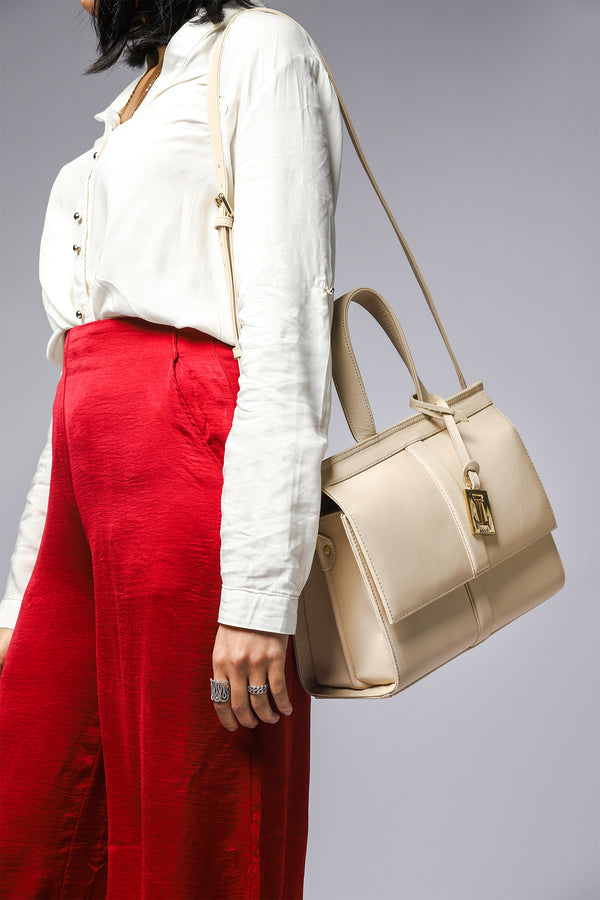 Womens leather tote bag with shoulder strap in beige colour by JULKE
