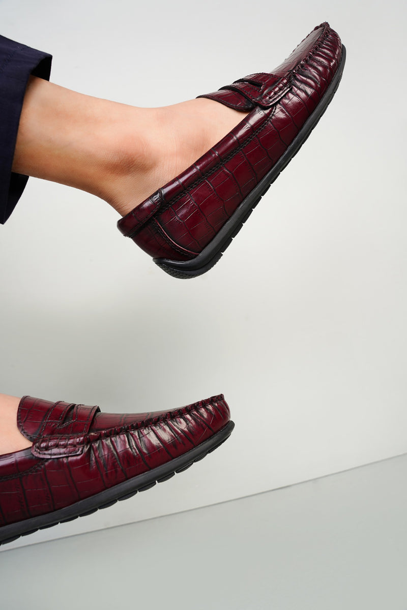 Mens leather moccasins in burgundy with crocodile texture by JULKE