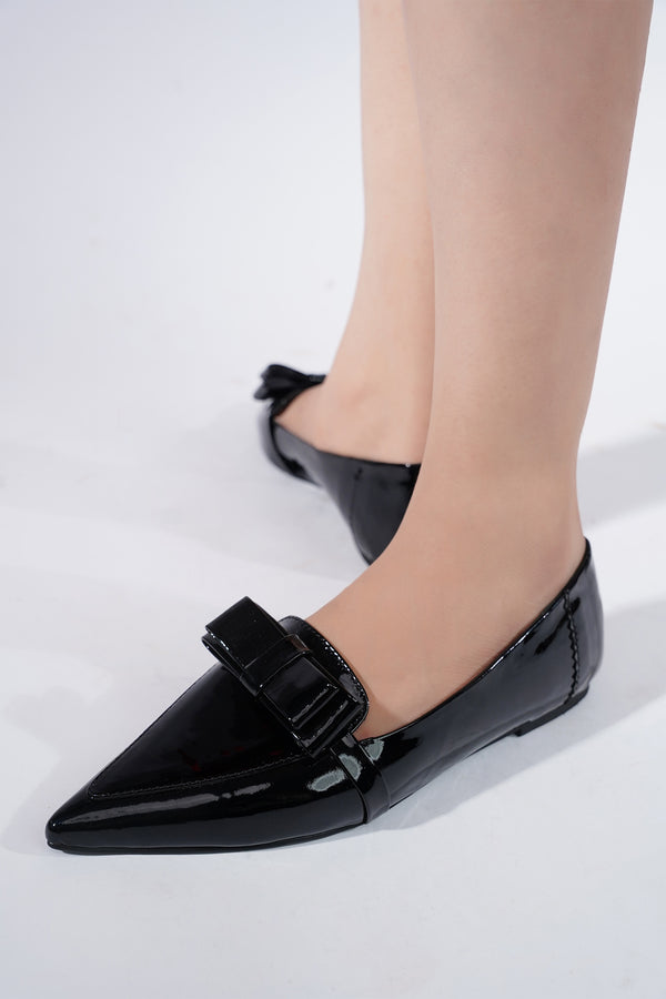 Womens pointed toe flat pump in black colour by JULKE
