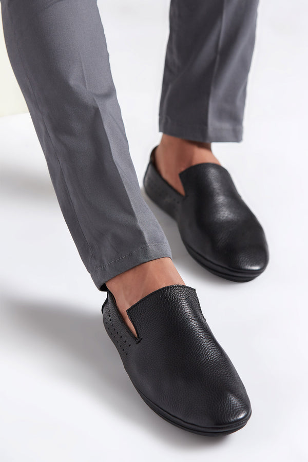 Mens flexible original leather comfort shoes in black colour by JULKE